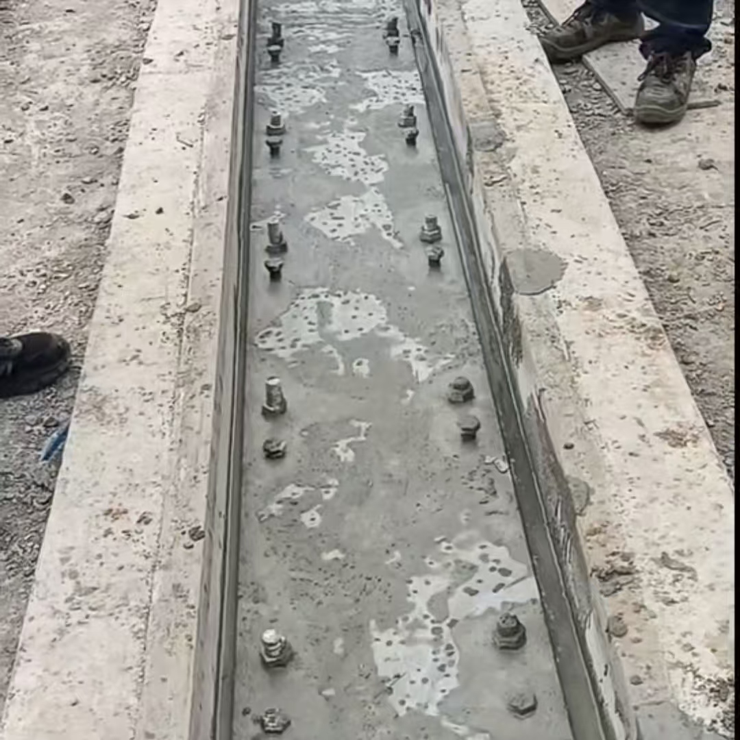 那曲港口码头起重机龙门吊重型机械设备稳固用早强快凝轨道胶泥